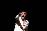 اکران آنلاین فیلم تئاتر «هرکسی یا روز می‌میرد یا شب من شبانه روز» در فیلیمو 2