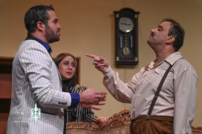 نگاهی به نمایش «فقط یک ساعت آرامش» به کارگردانی رضا بهداد‌نیا

ناکامی در ایرانیزه کردن نمایشنامه‌ای از فلوریان زلر