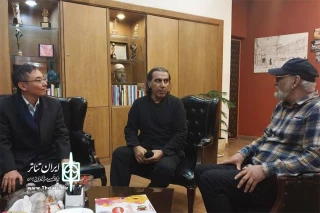 قدردانی مهمان ژاپنی از اجرای یک تئاتر عروسکی در تئاتر شهر