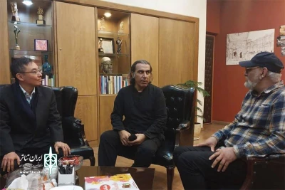 قدردانی مهمان ژاپنی از اجرای یک تئاتر عروسکی در تئاتر شهر