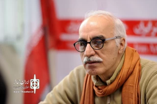 گفت‌وگو با مترجم و پژوهشگر تئاتر

داریوش مؤدبیان: بدیهه‌گویی در کمدی قراردادهای ویژه عملی و نظری دارد