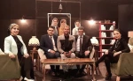 امیر مقاره به تماشای یک نمایش نشست 2