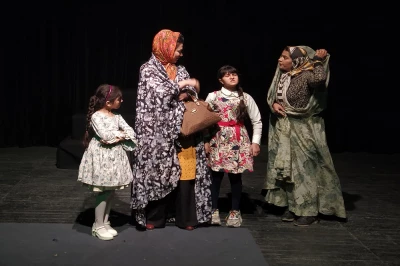 معصومه شیخ‌ویسی، بازیگر نمایش «حبیب»:

پاسخگوی اشتیاق مردم زاهدان برای تماشای تئاتر باشیم