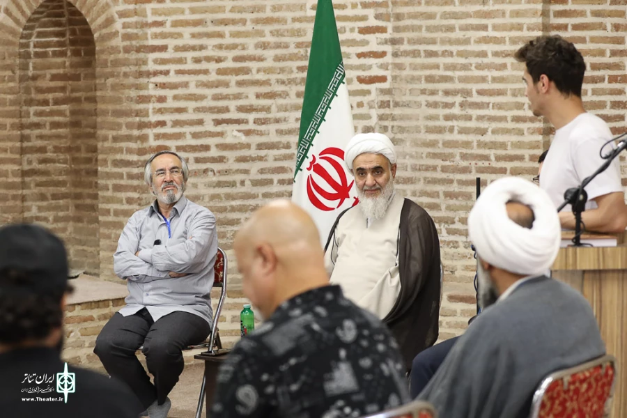 دیدار مسئولان و هنرمندان ایرانی و خارجی رویداد تئاتر صاحبدلان با نماینده ولی فقیه و امام جمعه قزوین آیت‌الله عبدالکریم عابدینی در مسجد جامع عتیق قزوین. 5