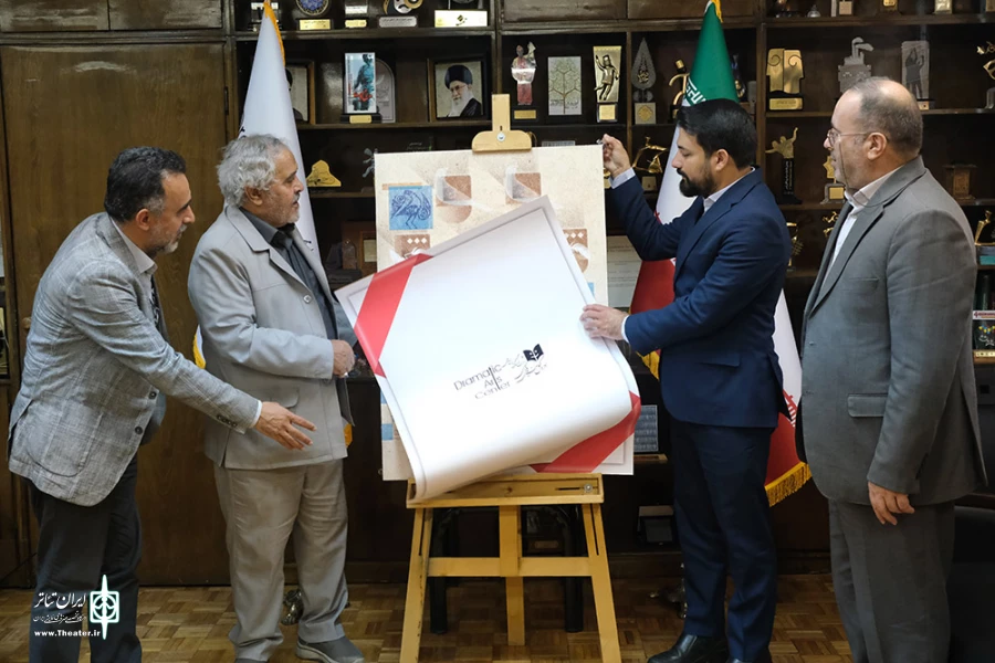 نشست و رونمایی پوستر اولین جشنواره ملی تئاتر قدمگاه