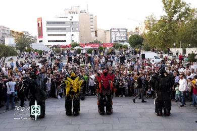 استقبال تهرانی ها در دومین روز از اجراهای خیابانی  نوزدهمین جشنواره بین المللی عروسکی تهران-مبارک