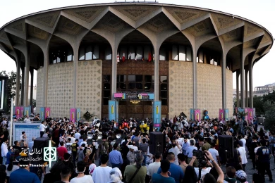 استقبال تهرانی ها در دومین روز از اجراهای خیابانی  نوزدهمین جشنواره بین المللی عروسکی تهران-مبارک