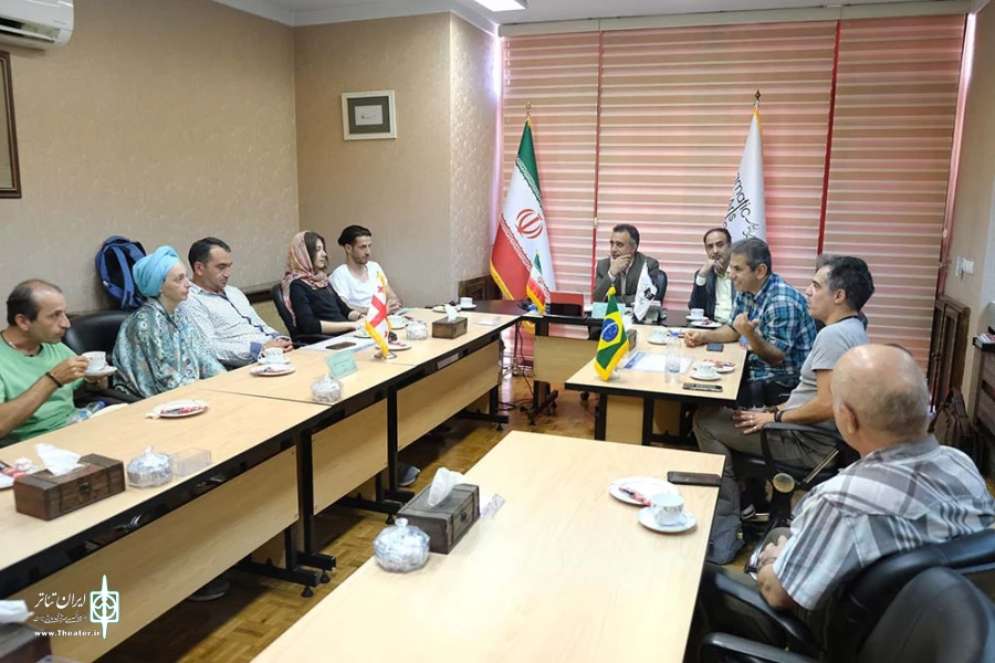 دیدار هنرمندان گرجستان و برزیل با مدیرکل هنرهای نمایشی
 11