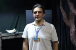 روبن آبراهامیان؛کارگردان نمایش عروسکی دریاچه قو