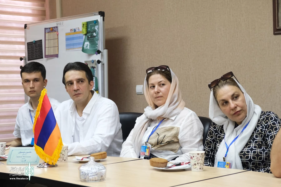 دیدار کاظم نظری مدیرکل هنرهای نمایشی با گروه نمایش دریاچه قو از کشور ارمنستان