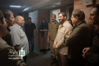 رییس سازمان فرهنگی هنری شهرداری تهران به تماشای «ط...» نشست