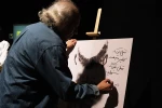 پوستر نمایش «خانم آوازخوان کله طاس» به دست این هنرمند رونمایی شد    3