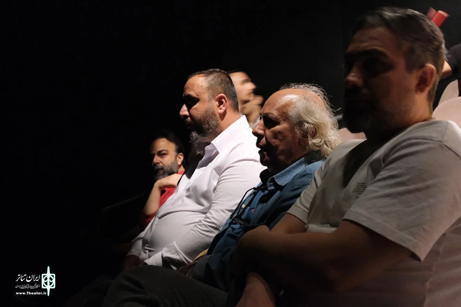 پوستر نمایش «خانم آوازخوان کله طاس» به دست این هنرمند رونمایی شد    4