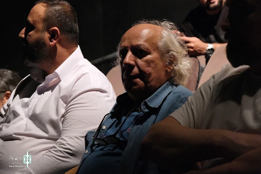 پوستر نمایش «خانم آوازخوان کله طاس» به دست این هنرمند رونمایی شد    5