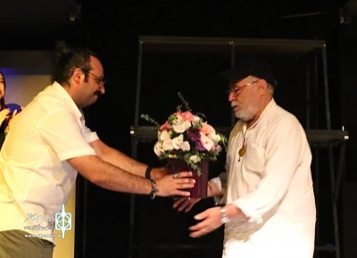 اکبر زنجانپور در شب افتتاحیه نمایش «چخفته» مطرح کرد

بازیگران چوب به دست دیگران می‌دهند