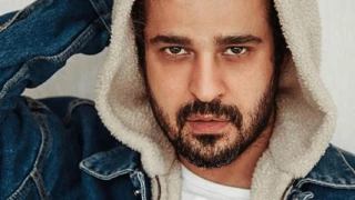 Mojtaba Pirzadeh plays in "Moments and Always"