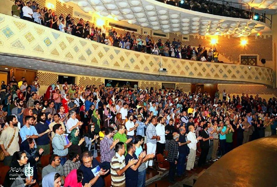 11 هزار تماشاگر به تئاتر شهر آمدند 2