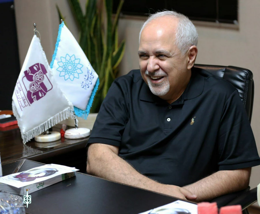 محمدجواد ظریف به تماشای نمایش «دردنوشان‌» نشست 3