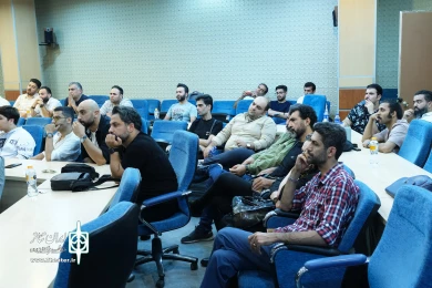 نشست هم‌اندیشی مدیرکل هنرهای نمایشی با هنرمندان عرصه تئاتر کمدی