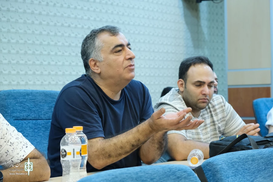 نشست هم‌اندیشی مدیرکل هنرهای نمایشی با هنرمندان عرصه تئاتر کمدی
