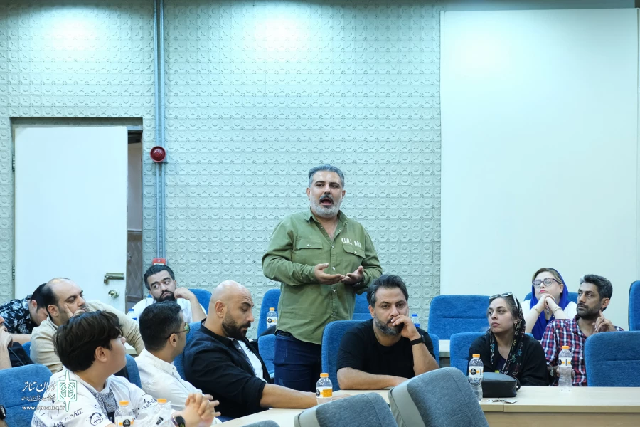 نشست هم‌اندیشی مدیرکل هنرهای نمایشی با هنرمندان عرصه تئاتر کمدی