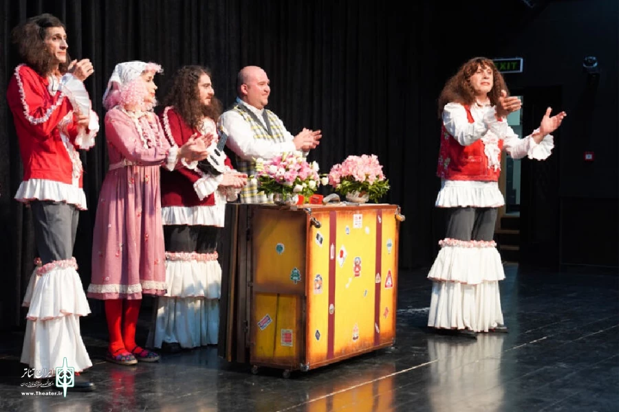 «دوره‌گردها» در تالار هنر 4