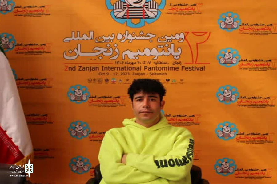 تلفیقی از نظم فردوسی و شکسپیر را روی صحنه می‌برم 2