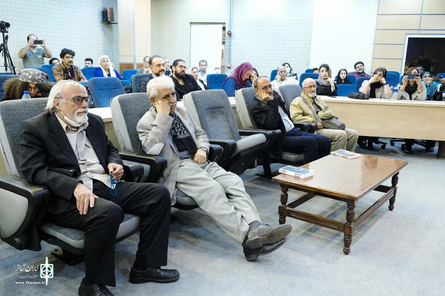 آیین رونمایی از دفتر اول و دوم مجموعه نمایشنامه های مونودراما