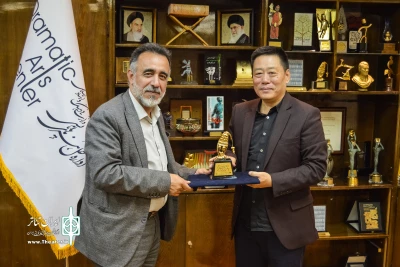 در دیدار مدیرکل هنرهای نمایشی و رایزن فرهنگی سفارت چین مطرح شد

امضای تفاهم‌نامه به‌منظور تولیدات مشترک هنری بین ایران و چین 