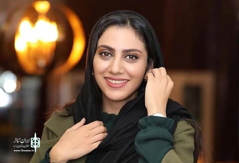 مونا فرجاد «اتاقی در هتل» را روی صحنه می‌برد 3