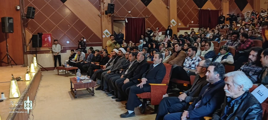 به گزارش گزارش گر ایران تئاتردر آیین اختتامیه سی پنجمین جشنواره تئاتر استان همدان  در سالن  ادره ارشاد شهر ملایر برگزار شد  4
