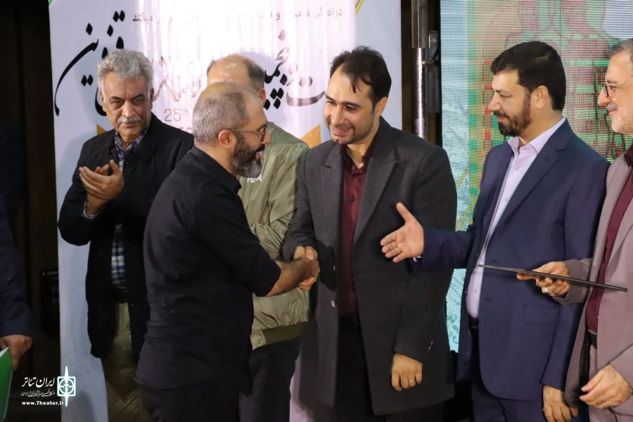 بیست و پنجمین جشنواره تئاتر استان قزوین با معرفی برگزیدگان در بخش های مختلف به کار خود پایان داد. 6