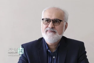 ایستاده در برابر سیاهی