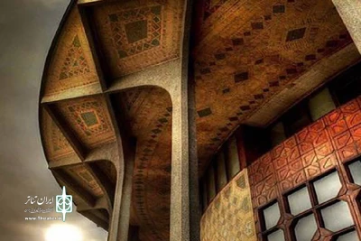 «خروس لاری» به تئاتر شهر می‌آید