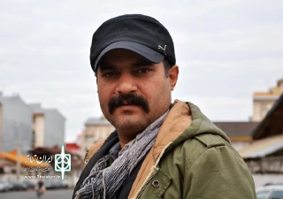 کارگردان حاضر در بخش صحنه‌ای جشنواره تئاتر فجر مطرح‌ کرد

امیر حامد: «در آغوشم باد، خاک، خون»؛ پیام آور صلح است
