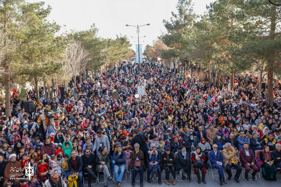 هنرمندان و عروسک‌ها، شادی را به اردکان آوردند 10
