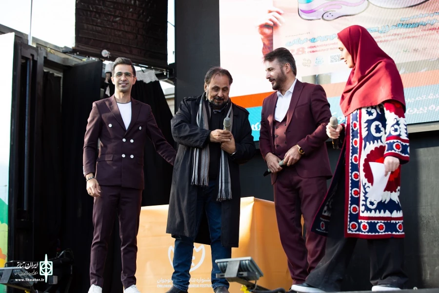 هنرمندان و عروسک‌ها، شادی را به اردکان آوردند 14