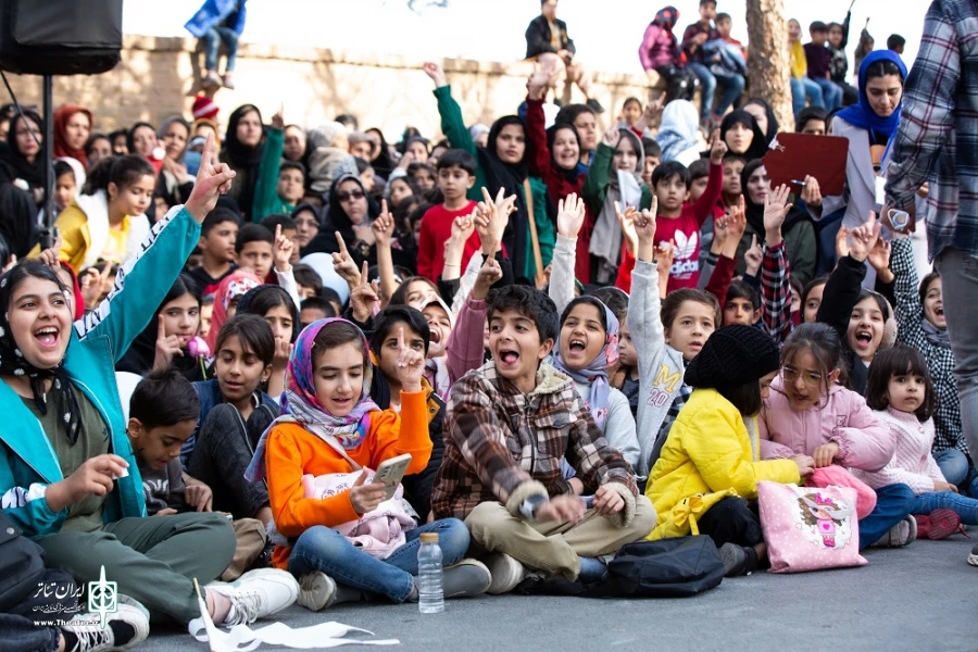 هنرمندان و عروسک‌ها، شادی را به اردکان آوردند 19