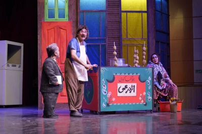 دورهمی نمایشی کمدین‌های ترک‌زبان در تبریز

بابک نهرین، «کمدی بازار» را به صحنه تئاتر آورد