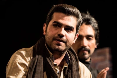 مهدی ارجمند، کارگردان نمایش «کمی کمتر بدزدین»:

هیچ چیز به اندازه «خنده»، قدرت را هراسان نمی‌کند