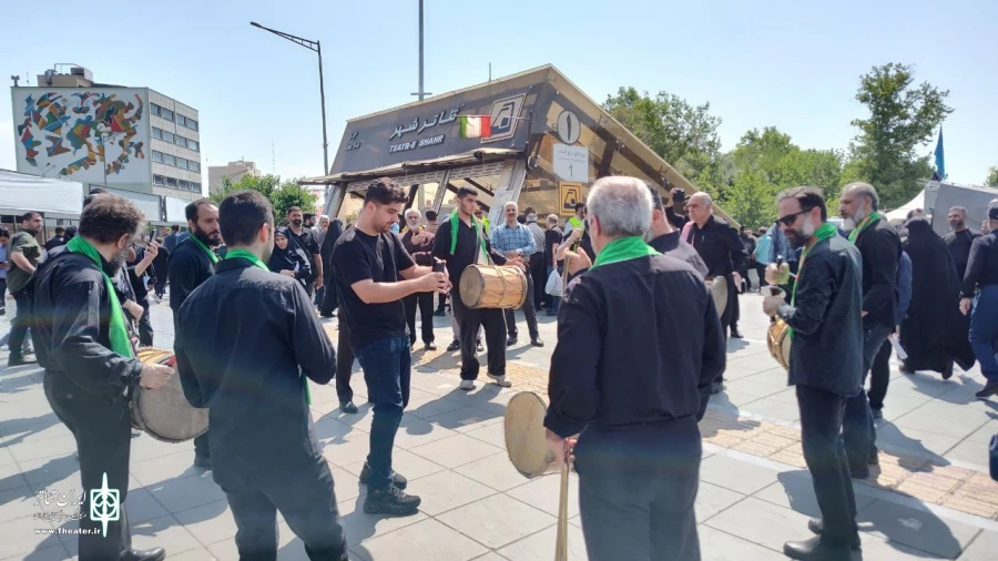 موکب «اهل هنر» در مقابل مجموعه تئاتر شهر