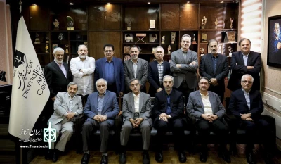 در دفتر مدیرکل هنرهای نمایشی

نشست هم‌اندیشی حمید نیلی با مدیران‌ سابق هنرهای نمایشی‌ برگزار شد