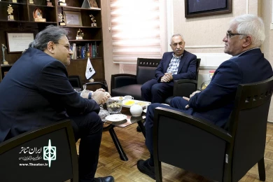 نشست هم‌اندیشی حمید نیلی با مدیران‌ سابق هنرهای نمایشی‌