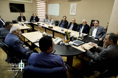 نشست هم‌اندیشی حمید نیلی با مدیران‌ سابق هنرهای نمایشی‌