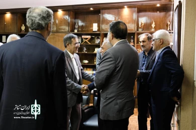 نشست هم‌اندیشی حمید نیلی با مدیران‌ سابق هنرهای نمایشی‌