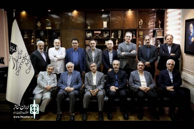 نشست هم‌اندیشی حمید نیلی با مدیران‌ سابق هنرهای نمایشی‌