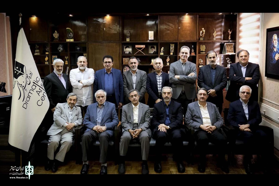 نشست هم‌اندیشی حمید نیلی با مدیران‌ سابق هنرهای نمایشی‌