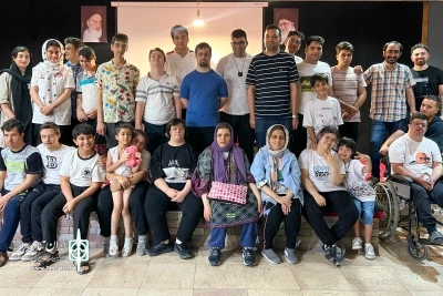 هنرمندان دارای نیازهای ویژه به تماشای «کلوزآپِ باقِر» نشستند
