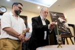 هوشنگ توکلی شمع شب‌چراغ نمایش «گاوزن» را افروخت 2