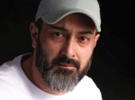 مرتضی اسماعیل‌کاشی به نمایشِ اکبر زنجان‌پور پیوست 2